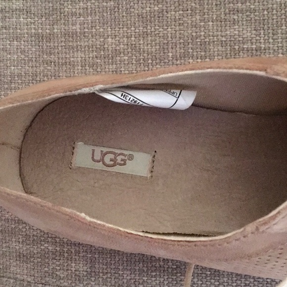 Women’s Suede Oxfords - Picture 2 of 6